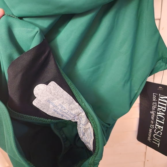 Miriclesuit NWT size 8 - Picture 8 of 8